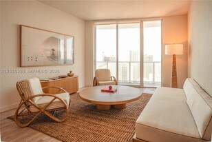 275 SW 6th St in Miami, FL - Building Photo