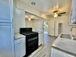 1807 W Sumac Ln, Unit 6 in Anaheim, CA - Foto de edificio - Building Photo