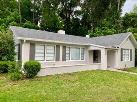 3221 NW 14th St in Gainesville, FL - Building Photo