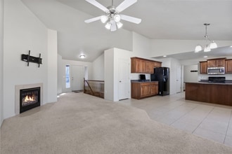 5758 W Lugano Dr in West Jordan, UT - Foto de edificio - Building Photo