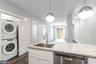 45 W Haines St, Unit 102 in Philadelphia, PA - Foto de edificio - Building Photo