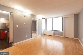 3701 S George Mason Dr in Falls Church, VA - Building Photo - Building Photo