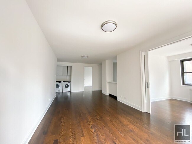 E 16 ST in New York, NY - Building Photo - Building Photo