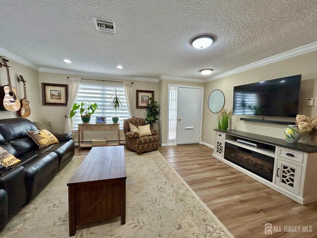 28 Larch Plaza in Monroe Township, NJ - Building Photo - Building Photo