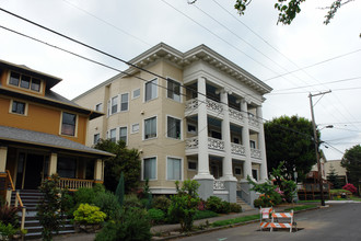 1005 SE 14th Ave in Portland, OR - Foto de edificio - Building Photo