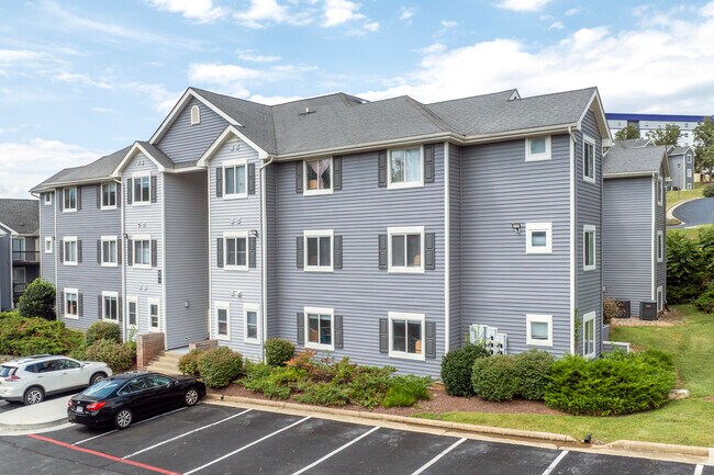 The Hills Northview Apartments in Harrisonburg, VA - Foto de edificio - Building Photo