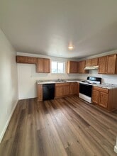 1209 E 10th St in The Dalles, OR - Building Photo - Building Photo