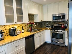 2210 Canyon Dr in Costa Mesa, CA - Building Photo - Building Photo