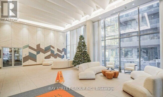 50 Forest Manor Rd in Toronto, ON - Building Photo - Building Photo