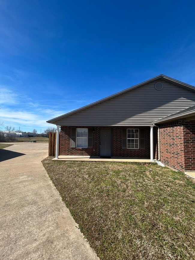 3510 SW Landau Ct in Bentonville, AR - Building Photo - Building Photo