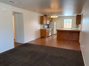 2921 N Crowe St in Visalia, CA - Building Photo - Building Photo