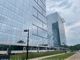 8151 33rd Ave S in Bloomington, MN - Building Photo