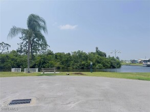 20518 Tahitian Blvd in Estero, FL - Foto de edificio - Building Photo