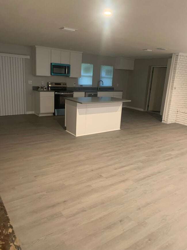 200 E Oak St in Palatka, FL - Foto de edificio - Building Photo