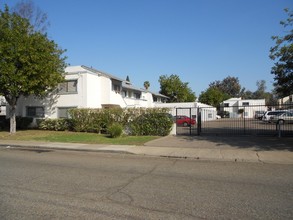 Lincoln 25 in El Cajon, CA - Building Photo - Building Photo