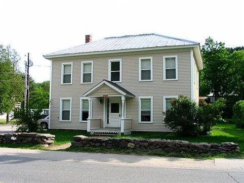 246 S Windsor St, Unit M1 in Royalton, VT - Building Photo