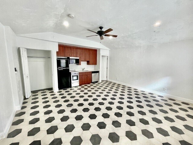 223 Endicott St in Boston, MA - Building Photo