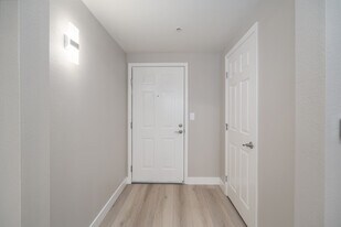 Lake Point in Elk Grove, CA - Building Photo