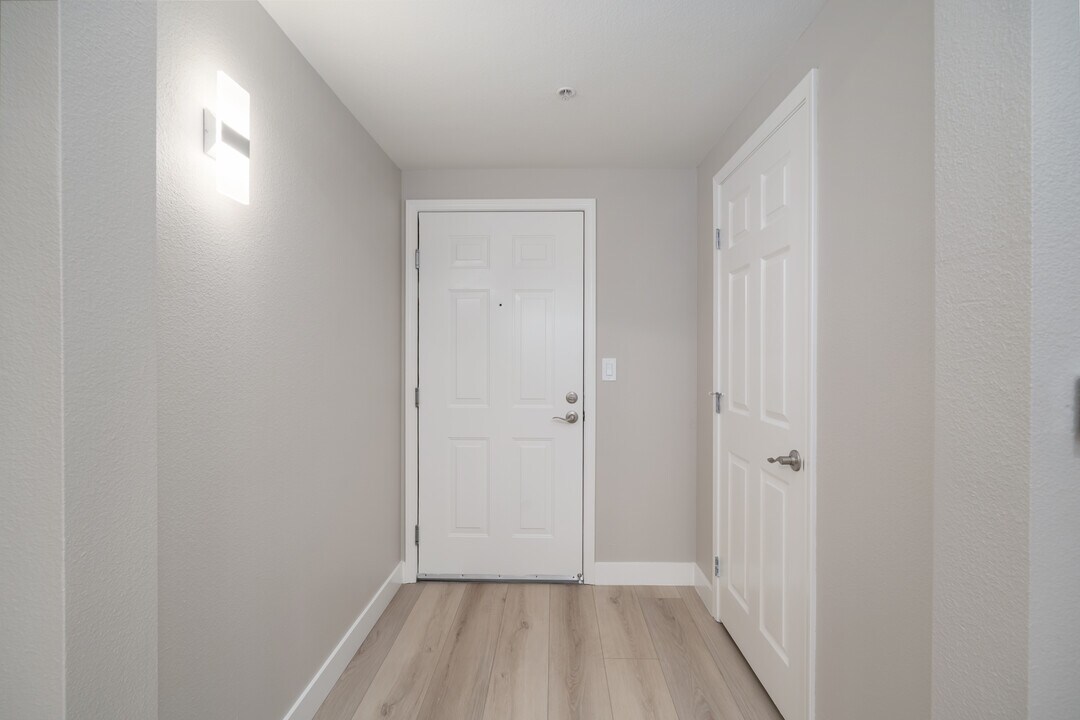 Lake Point in Elk Grove, CA - Building Photo