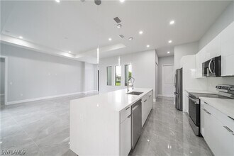 2509 SW 37th Terrace in Cape Coral, FL - Foto de edificio - Building Photo
