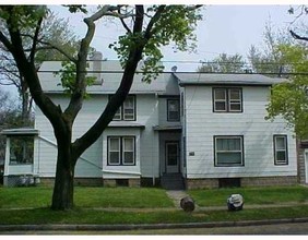 Triplex in Niagara Falls, NY - Building Photo - Building Photo