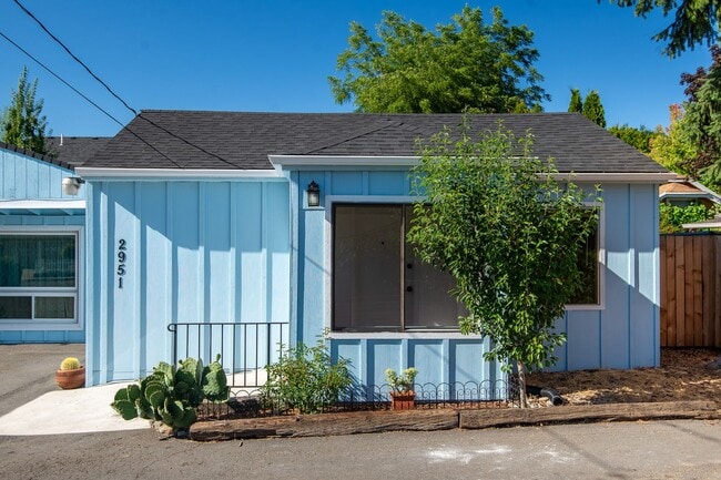 2951 D St NE in Salem, OR - Building Photo - Building Photo