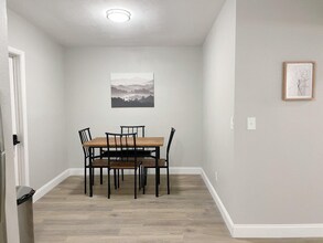 321 E 4th St in Chuluota, FL - Foto de edificio - Building Photo