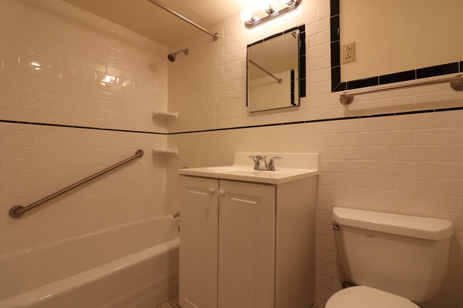 101 Monmouth St, Unit 618 in Brookline, MA - Building Photo - Building Photo