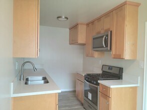 619 S Grevillea Ave in Inglewood, CA - Building Photo - Building Photo