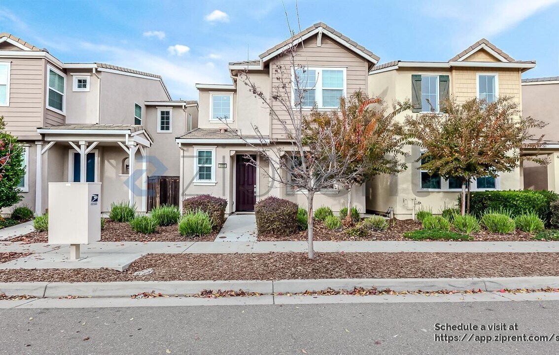 2483 Judith Resnik Ave in Sacramento, CA - Building Photo