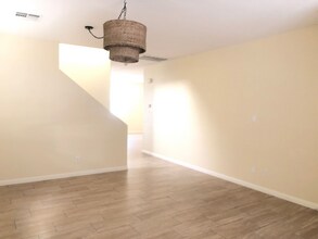 249 Fox Lake Ave in Las Vegas, NV - Building Photo - Building Photo