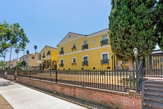 1019 Westmoreland Ave in Los Angeles, CA - Building Photo - Building Photo