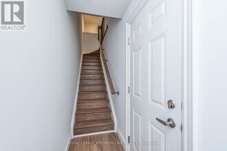 55 Lunar Cres in Mississauga, ON - Building Photo - Building Photo