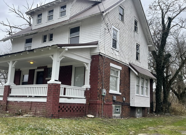 399 W Warren Ave, Unit 1 in Youngstown, OH - Building Photo - Building Photo