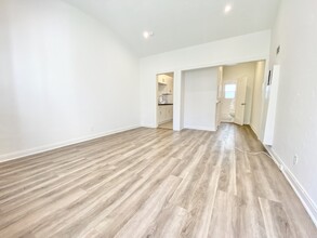832 N Alta Vista Blvd in Los Angeles, CA - Building Photo - Building Photo