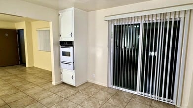 24832 Walnut St in Santa Clarita, CA - Building Photo - Building Photo