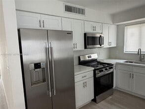 3581 SW 13th Ct in Fort Lauderdale, FL - Building Photo - Building Photo