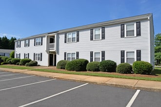 Countryside Villa Apartments in Winston-Salem, NC - Foto de edificio - Building Photo