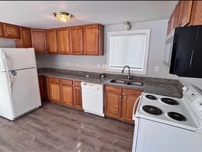 66 Douglas Dr, Unit 1 in Bellingham, MA - Building Photo - Building Photo