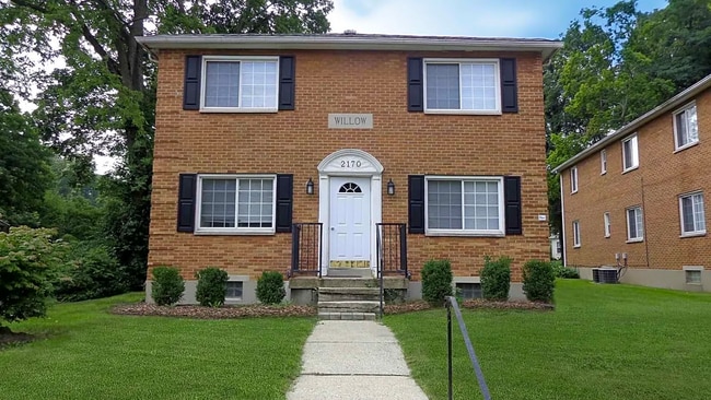 2170 W Schantz Ave, Unit 4 in Kettering, OH - Foto de edificio - Building Photo