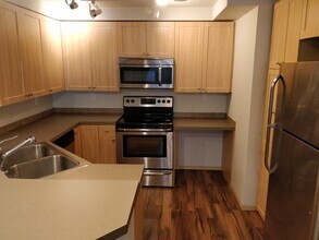 10931 124th Ave NE, Unit 103 in Kirkland, WA - Building Photo - Building Photo
