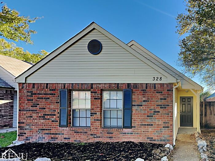 328 Teakwood Ln in Lewisville, TX - Building Photo