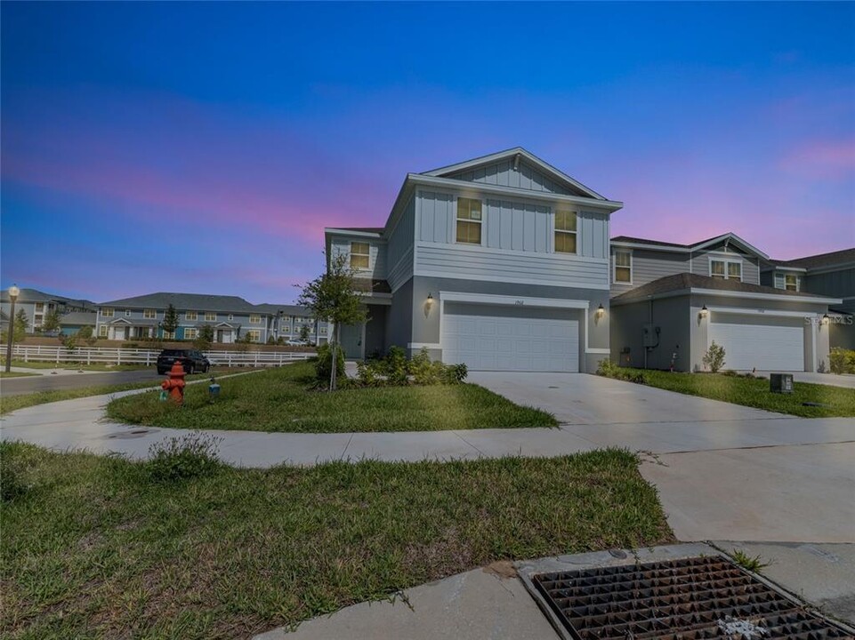 1902 Enchanting Ct in Davenport, FL - Building Photo