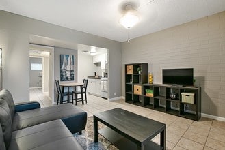 Portofino Apartments in Phoenix, AZ - Foto de edificio - Building Photo