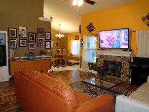 1877 E Turnberry Ave in Fresno, CA - Building Photo - Building Photo