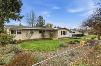 836 Morrison Ave in Medford, OR - Building Photo - Building Photo