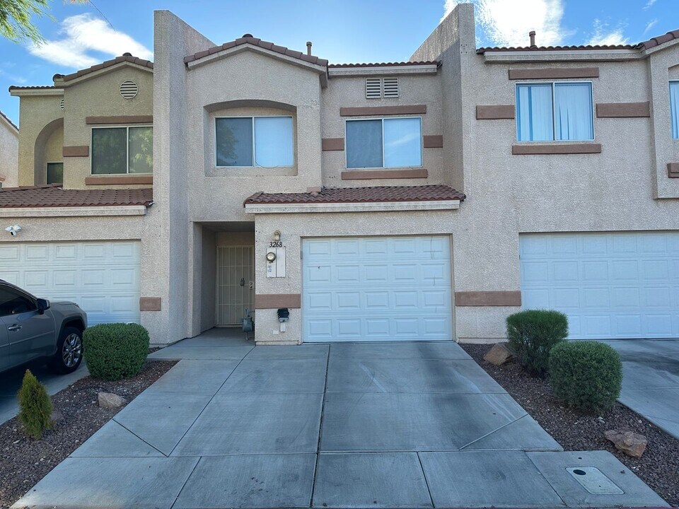 3268 Cheyenne Gardens Way in North Las Vegas, NV - Building Photo