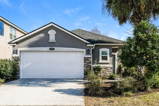 property at 869 Glendale Ln