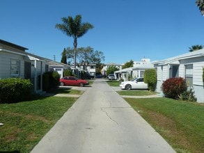 909 N Cedar St in Inglewood, CA - Building Photo - Building Photo