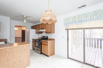 2630 Northampton Dr in Rolling Meadows, IL - Building Photo - Building Photo